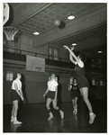 LU-083.0304 - Women playing basketball